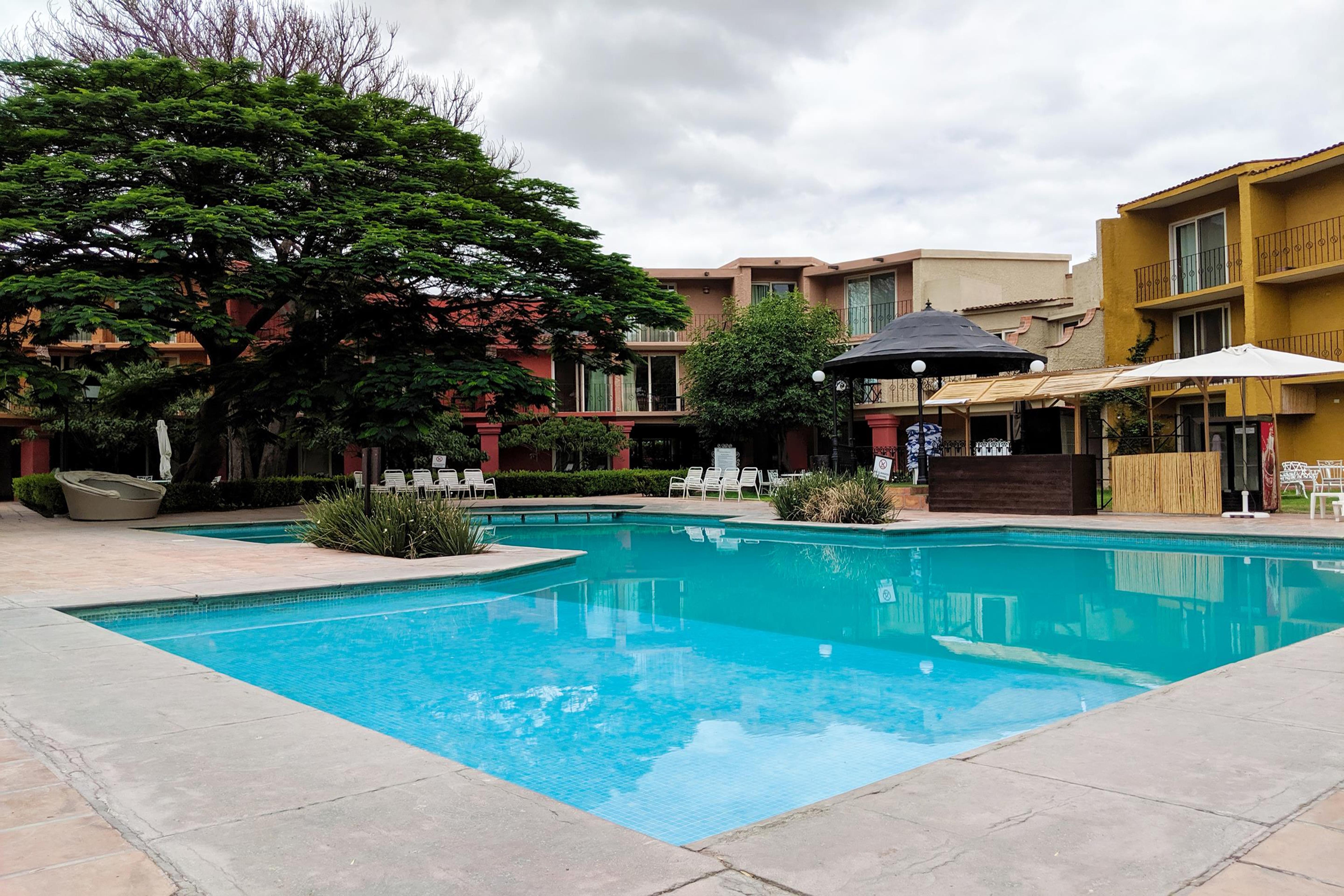 Real De Minas San Miguel De Allende Bagian luar foto The pool at the hotel