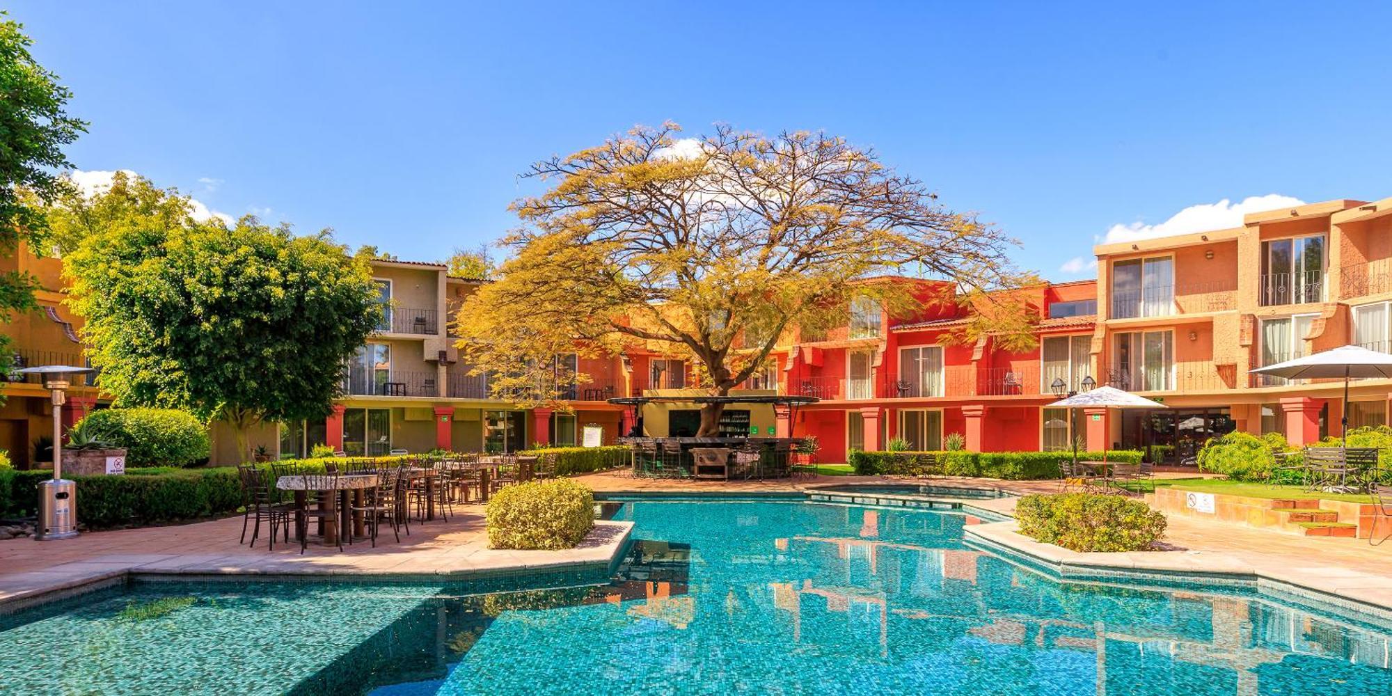 Real De Minas San Miguel De Allende Bagian luar foto The swimming pool at the hotel